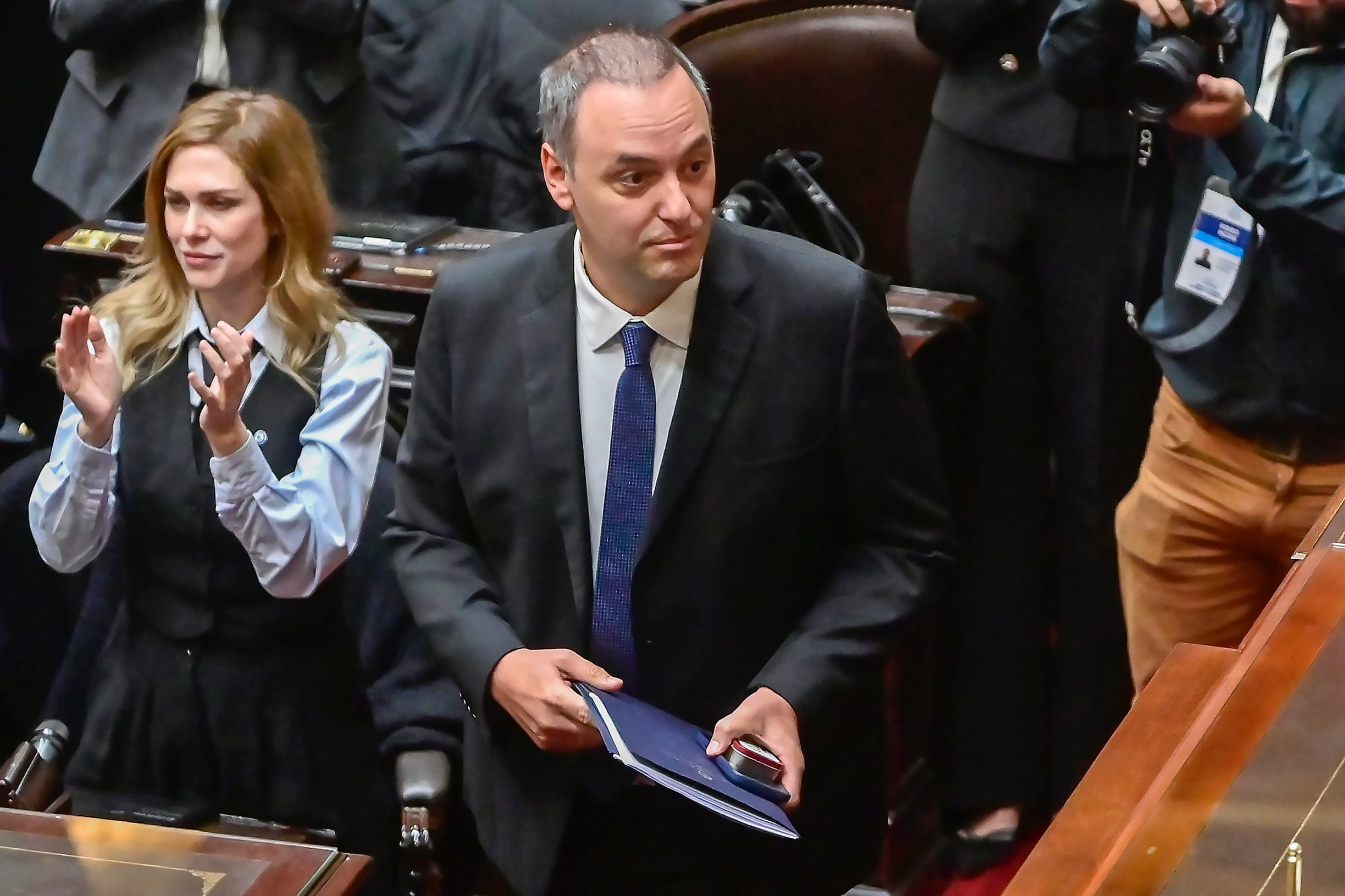 Crisis en el Congreso: Adorni enfrenta pedidos de destitución y falta de apoyo político