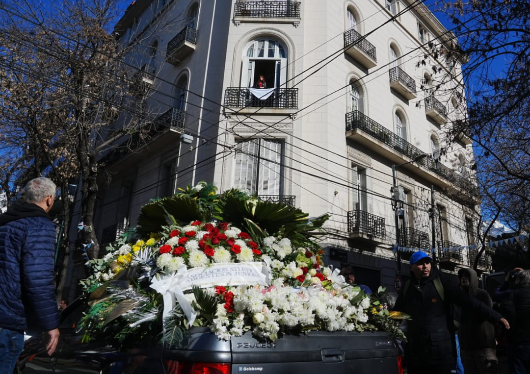 Cristina Kirchner rinde emotivo homenaje a Taty Almeida en despedida conmovedora