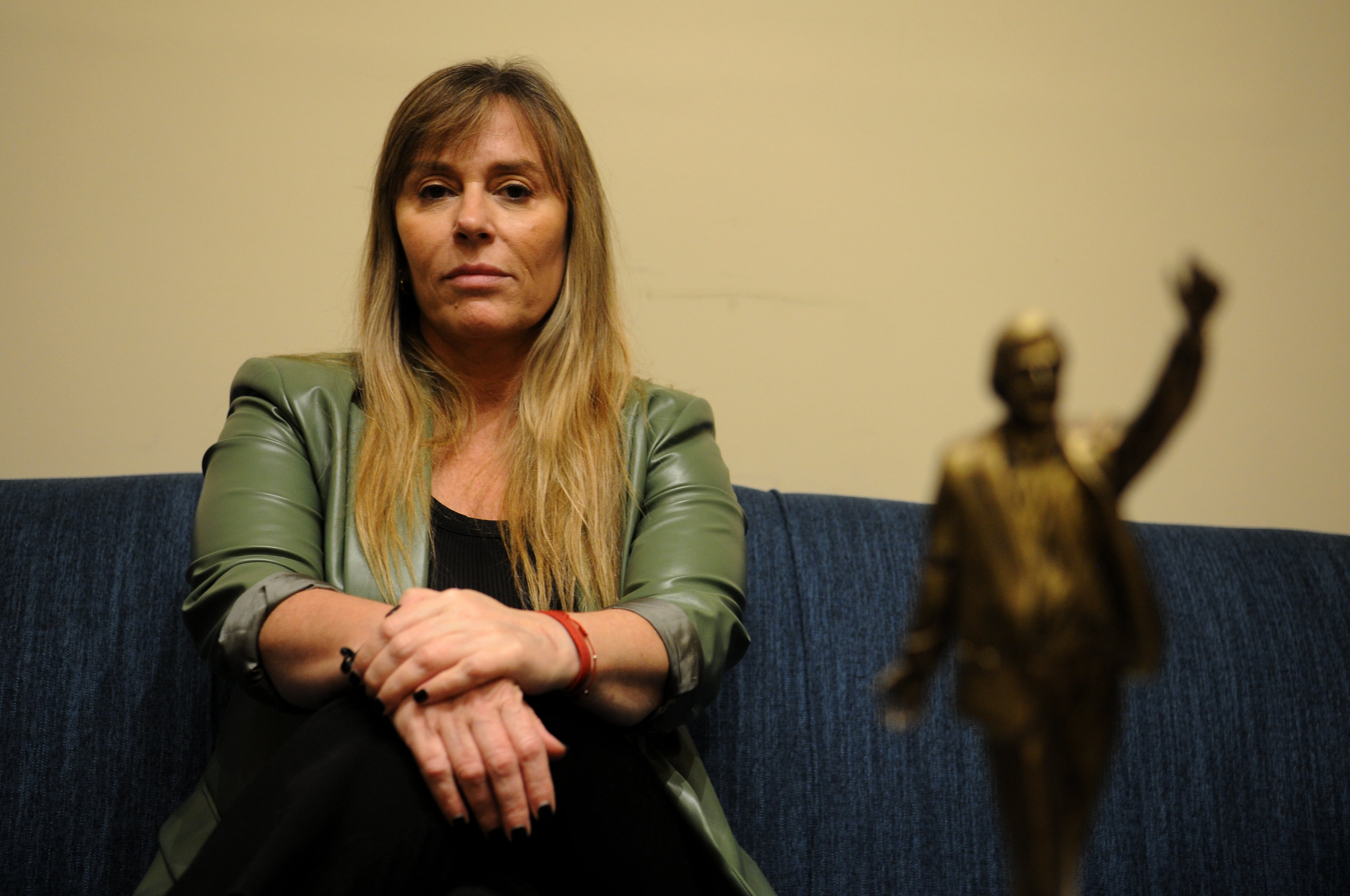 Senadora denuncia proscripción de expresidenta y busca alternativas para su candidatura