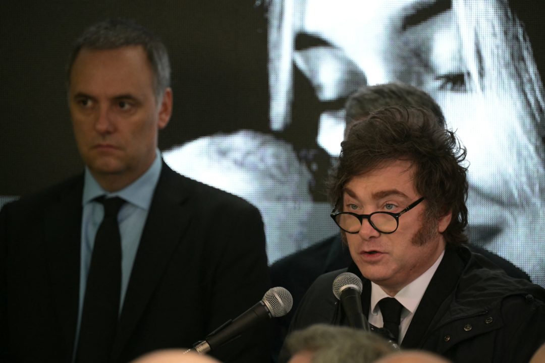 Adorni, el apoyo clave de Milei en medio de críticas políticas y desafíos.