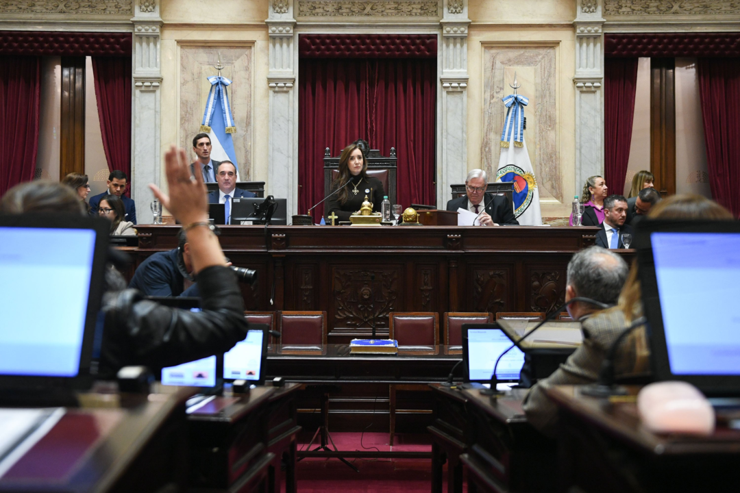 Gobierno evita votación incómoda al dejar fuera pliego de la jueza Michelli