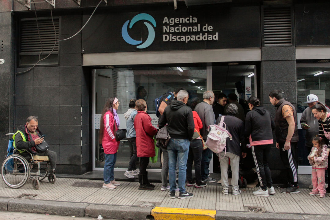 Gobierno deja más de 200 mil solicitudes de pensión para personas con discapacidad sin respuesta