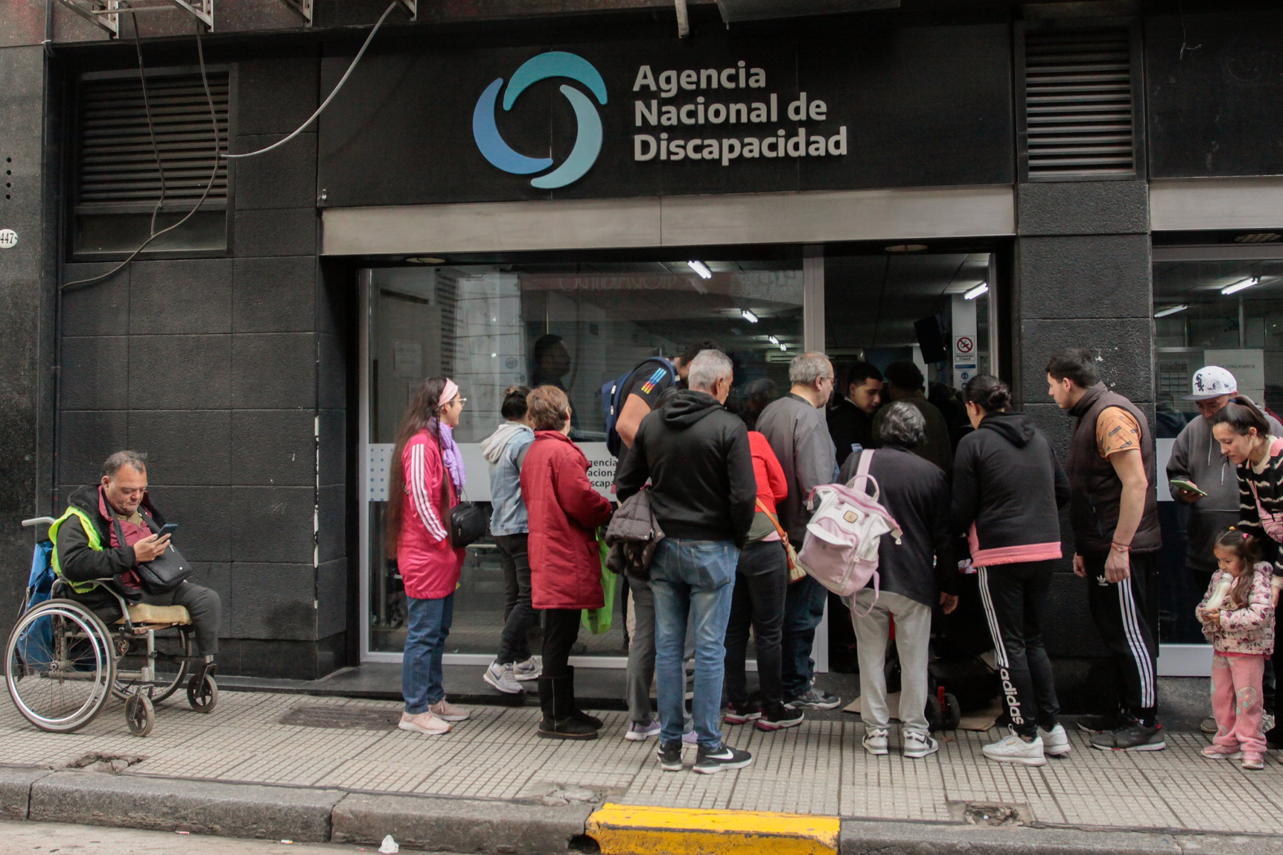 Gobierno deja más de 200 mil solicitudes de pensión para personas con discapacidad sin respuesta