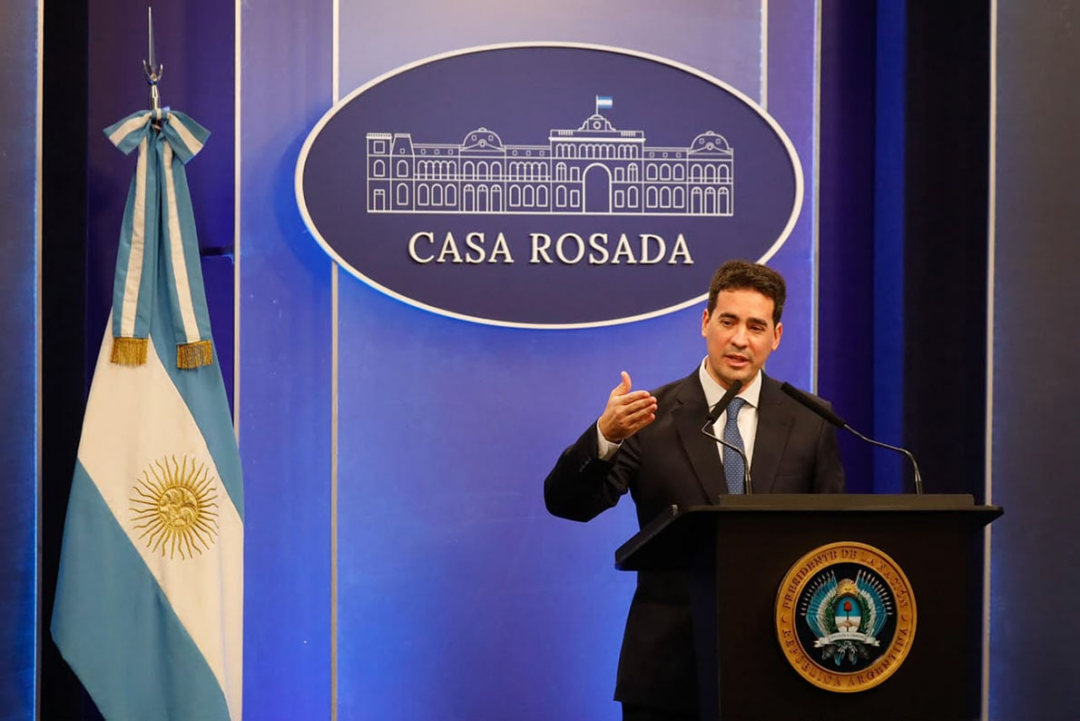 Ravier critica la lucha por Malvinas en medio de tensiones diplomáticas en Argentina