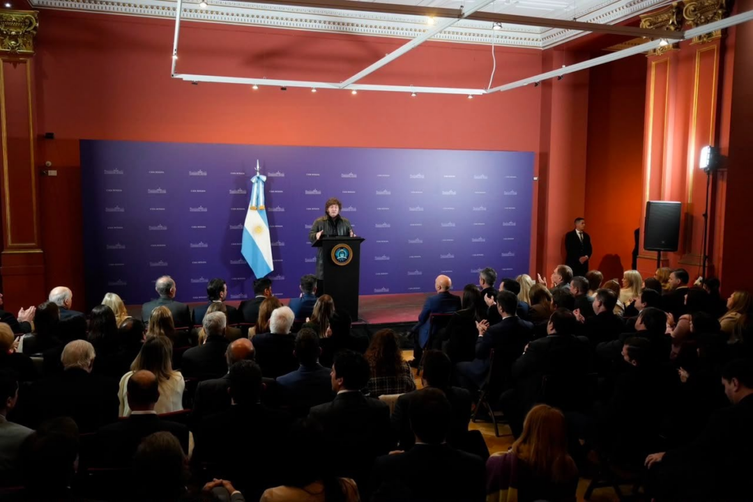 Milei impulsa agenda legislativa en reunión clave con su tropa libertaria