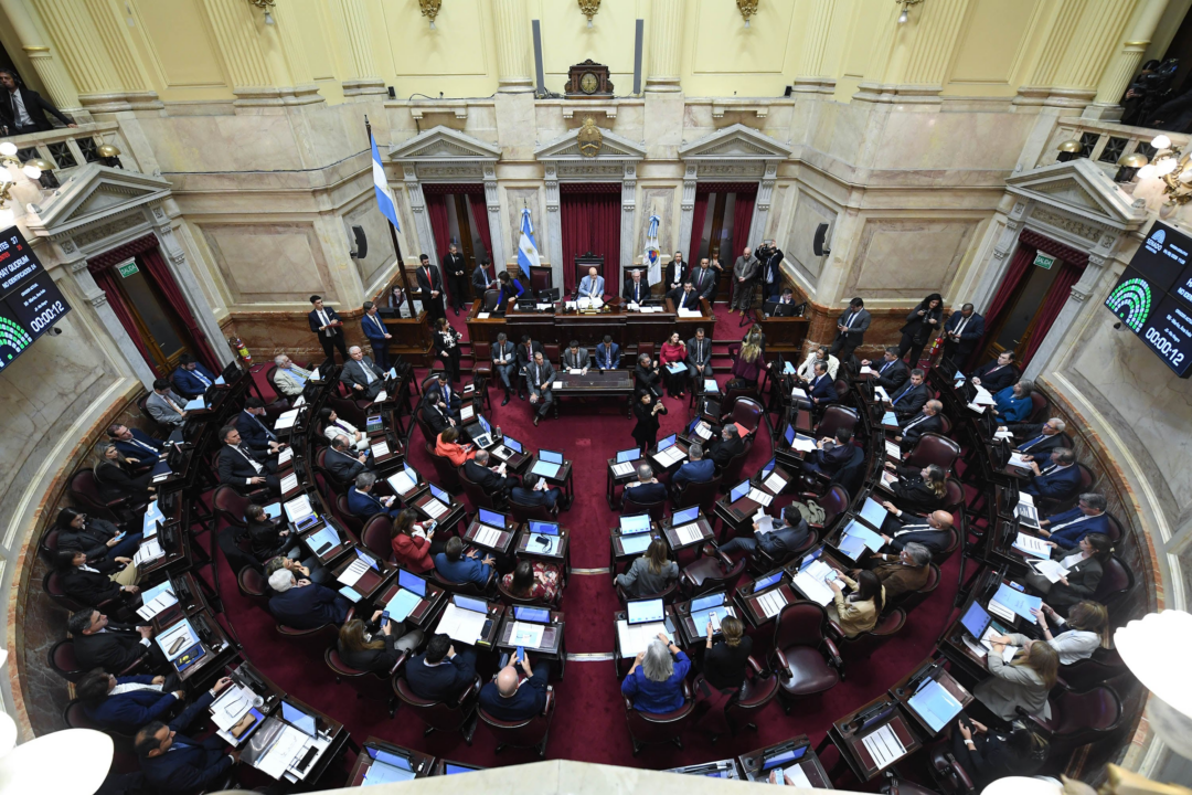 Gobierno lucha por votos en senadores misioneros antes de la fecha límite del 6 de agosto