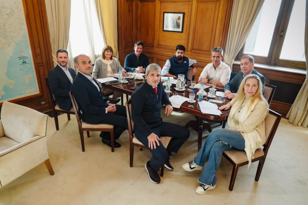 Santilli debutó en la mesa política mientras Milei lidera y veta a Ravier