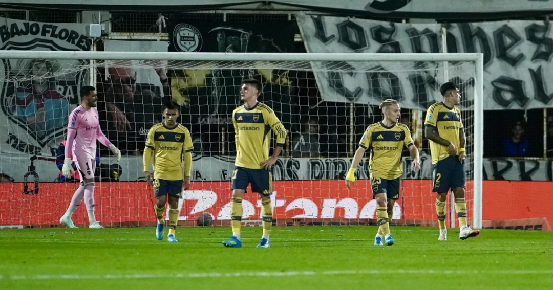 Boca Juniors falla en defensa: dos goles de Riestra llegan de cabezazo