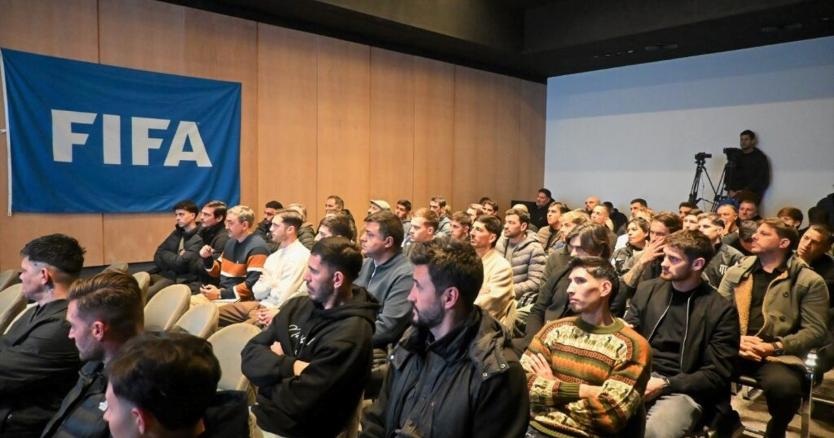 Reunión en Ezeiza: jugadores y árbitros conocen nuevas reglas del fútbol argentino