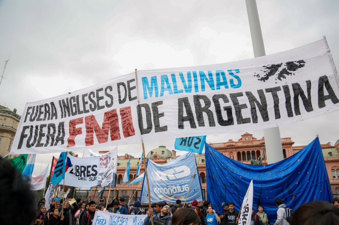 Marcha contra el FMI: La Cámpora y organizaciones sociales rechazan políticas de austeridad
