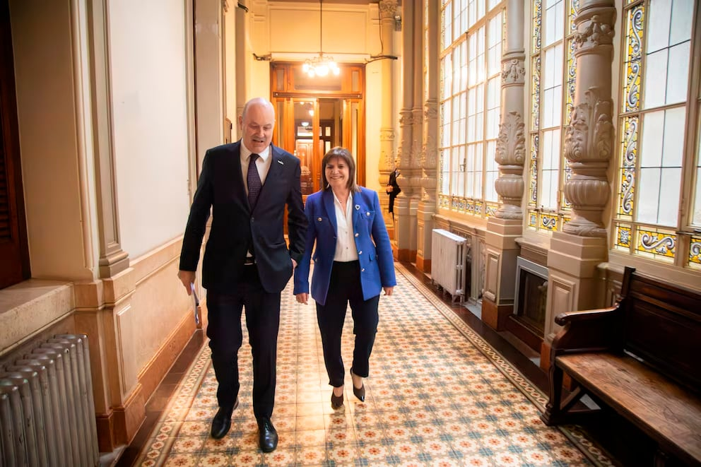 Gobierno avanza en ley de extranjerización de tierras tras múltiples obstáculos en el Senado