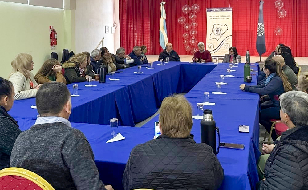 Agentes sanitario piden al Gobierno de Corrientes suba en blanco y desendeudamiento familiar
