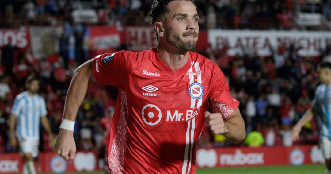 Futbolista de Argentinos confía en vencer a River en el Monumental