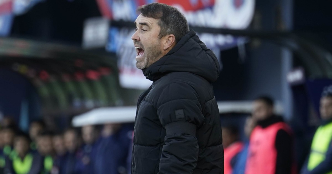 Chacho Coudet responde a hincha de Tigre sobre el partido durante el primer tiempo