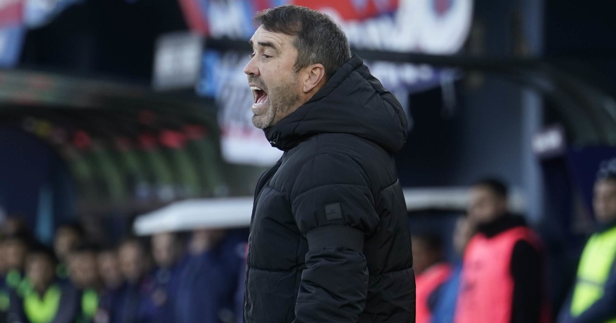 Chacho Coudet responde a hincha de Tigre sobre el partido durante el primer tiempo