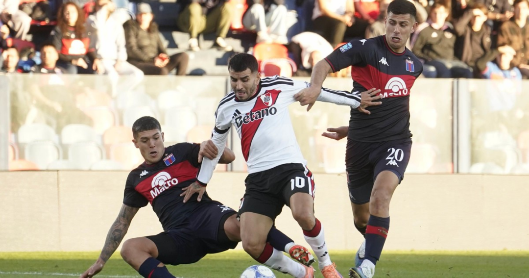 Polémica por penal no cobrado a River: explicaciones del árbitro Andrés Gariano